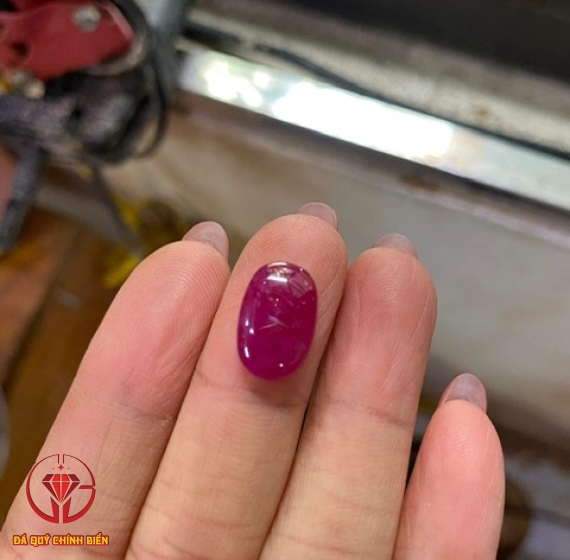 RUBY ĐỎ HUYẾT 6,85 CARRAT 