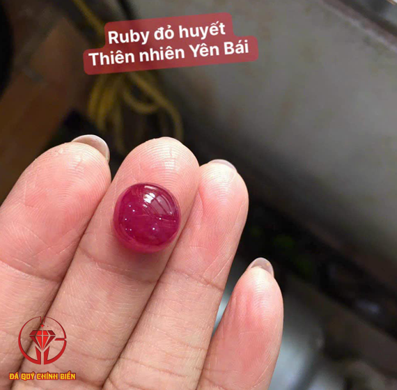 RUBY ĐỎ HUYẾT THIÊN NHIÊN NHIÊN YÊN BÁI